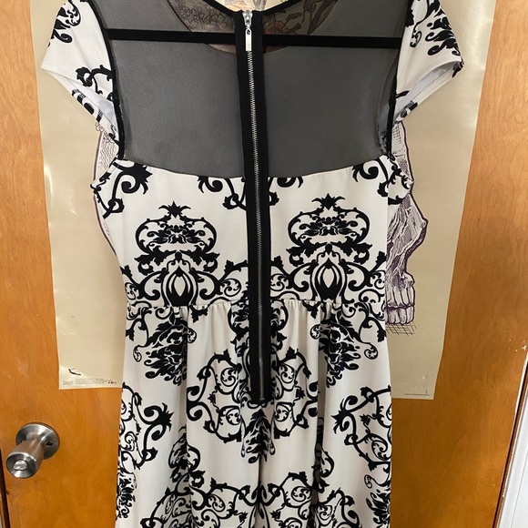 Beautiful Dress - Picture 2 of 2